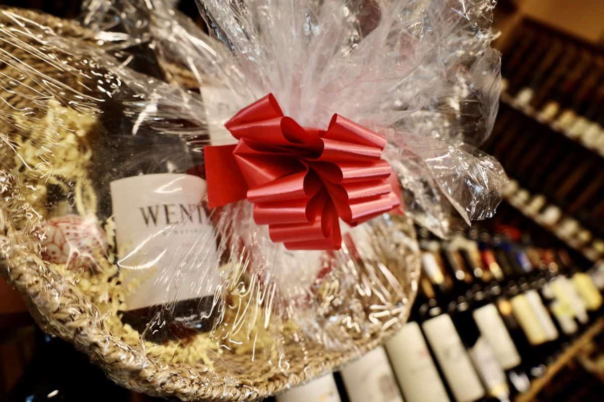 Sodies-wine-display-gift-basket1200x800